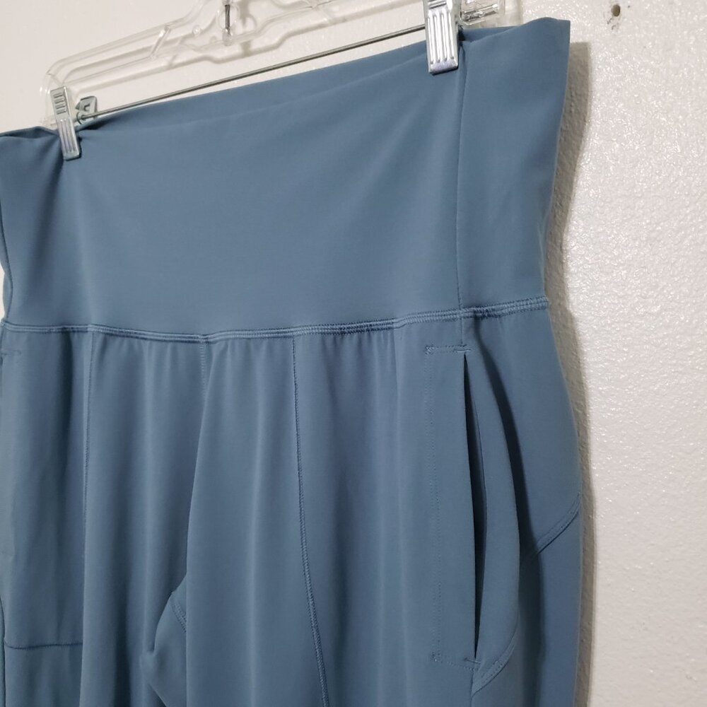 Athleta Salutation Powervita Jogger - Picture 3 of 13